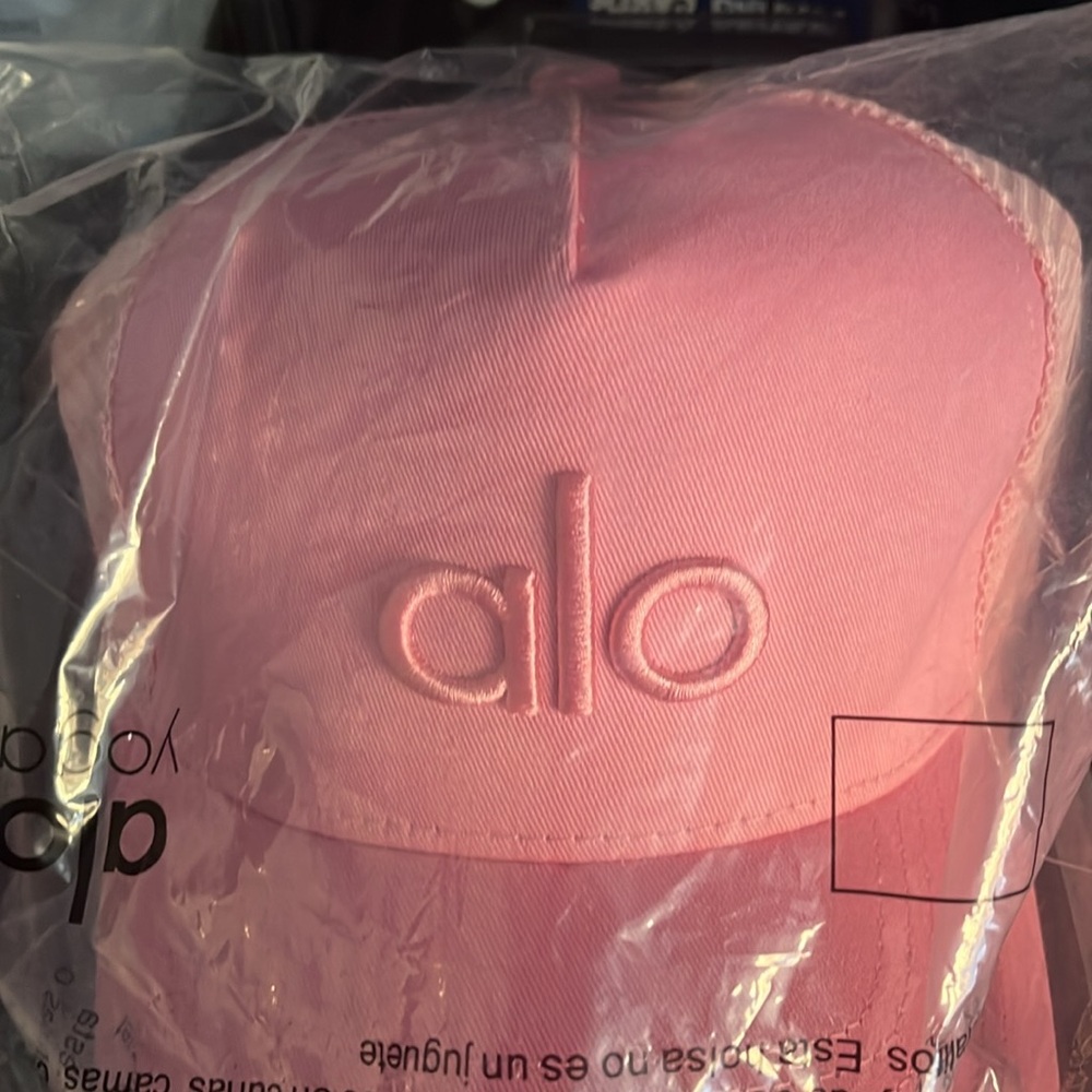 ALO yoga sweet pink district trucker hat cap sold out hotel mesh nwt Baseball - Picture 3 of 4